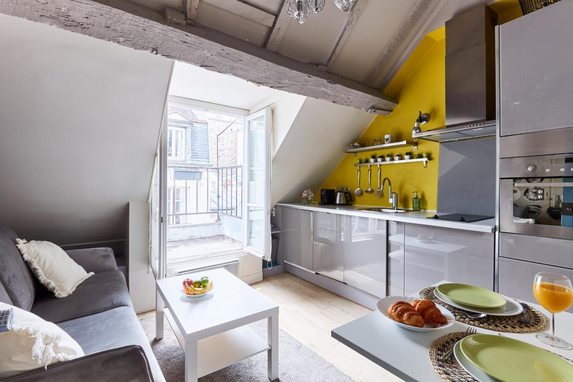 Place Des Vosges - 1Br With Balcony - Cityapartmentstay Paris Exterior photo